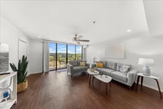 Photo #2: 1044417 Listing