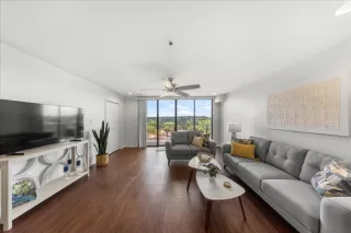 Photo #3: 1044417 Listing