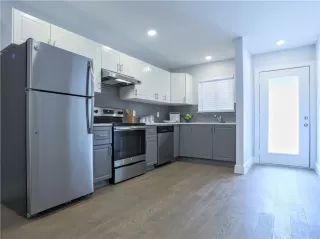 Photo #4: 1142941 Listing