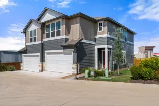 Browse active condo listings in VISTA VERA