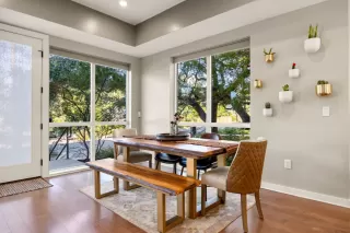 Photo #6: 1483427 Listing