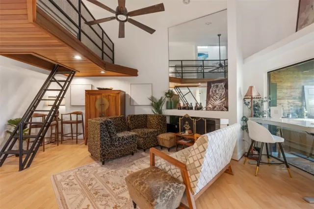 MLS: 1632376 Condo For Sale