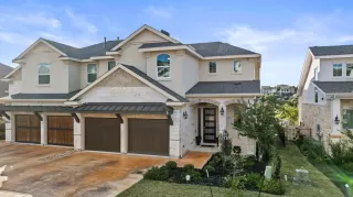 Browse active condo listings in VINEYARDS AT ROUGH HOLLOW