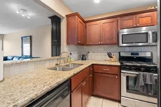 Photo #1: 1647947 Listing