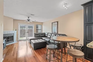 Photo #2: 1647947 Listing