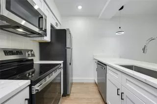 Photo #6: 1732986 Listing