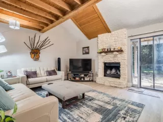 Photo #5: 1741126 Listing