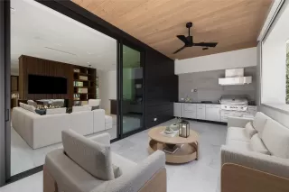 Photo #4: 1808483 Listing