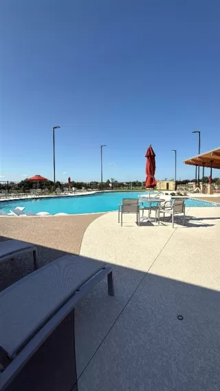 Photo #2: 1991996 Listing 