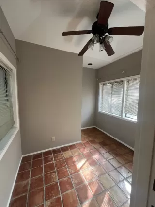 Photo #6: 2005002 Listing