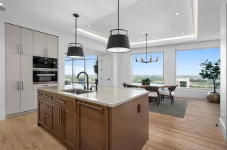 Photo #4: 2027449 Listing