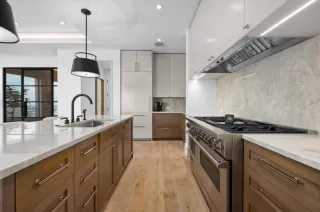 Photo #5: 2027449 Listing