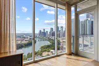 More Details about MLS # 2091790 : 48 EAST AVE 2801