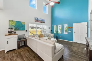 Photo #5: 2126539 Listing