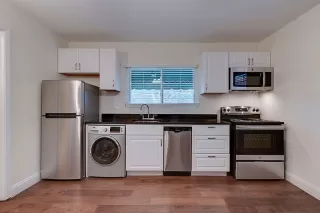 Photo #5: 2136598 Listing 