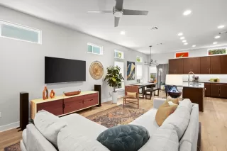 Photo #3: 2158403 Listing