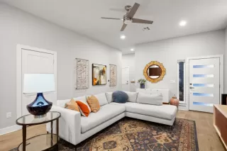 Photo #5: 2158403 Listing