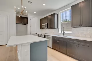 Photo #5: 2166295 Listing