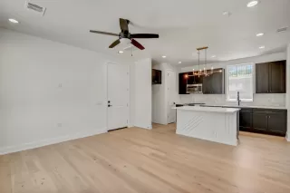 Photo #6: 2166295 Listing