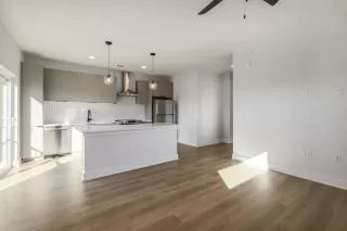 Photo #6: 2204286 Listing