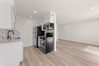 Photo #2: 2214176 Listing