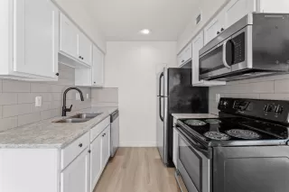 Photo #3: 2214176 Listing