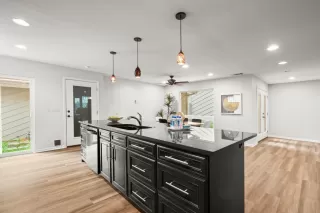 Photo #6: 2268647 Listing