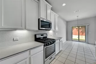 Photo #3: 2315743 Listing