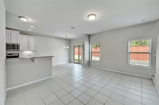 Photo #4: 2315743 Listing