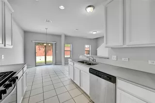 Photo #6: 2315743 Listing