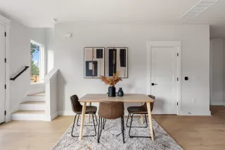 Photo #4: 2347584 Listing