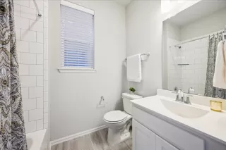 Photo #5: 2360975 Listing 