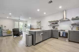 More Details about MLS # 2653693 : 2709 E 5TH ST 2305