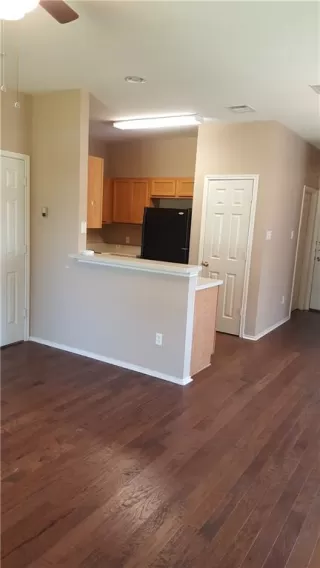 Photo #3: 2910605 Listing