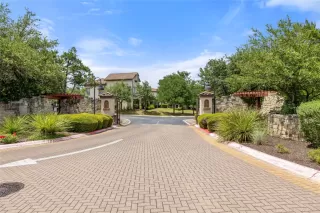 More Details about MLS # 3236385 : 7800 SOUTHWEST PKWY 1112