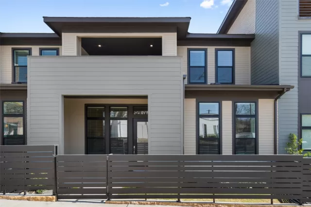 MLS: 3331282 Condo For Sale