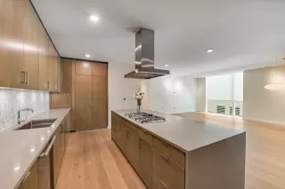 Browse active condo listings in 1010 W 10