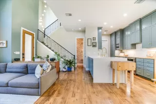 Photo #1: 4054687 Listing