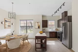 More Details about MLS # 4164043 : 707 CARDINAL LN E2