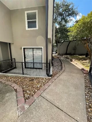 Photo #5: 4240238 Listing