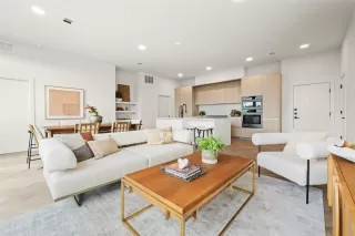 More Details about MLS # 4279646 : 2209 S 1ST ST 403