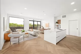 Photo #5: 4279646 Listing