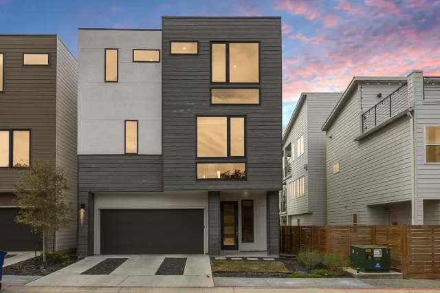 MLS: 4305193 Condo For Sale