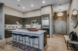 Photo #5: 4327750 Listing 