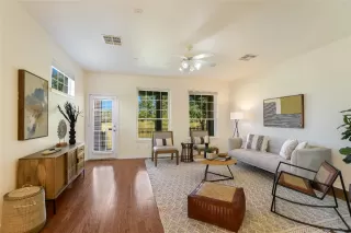 Photo #2: 4343005 Listing