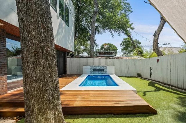 MLS: 4378667 Condo For Sale