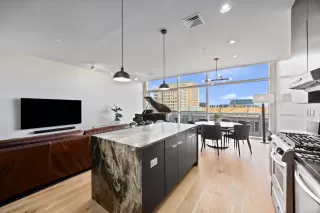 Photo #2: 4397769 Listing