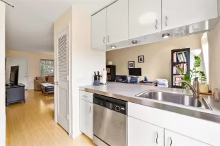 Photo #6: 4411303 Listing 