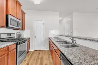 Photo #6: 4416830 Listing