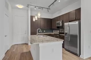 Photo #5: 4424580 Listing 